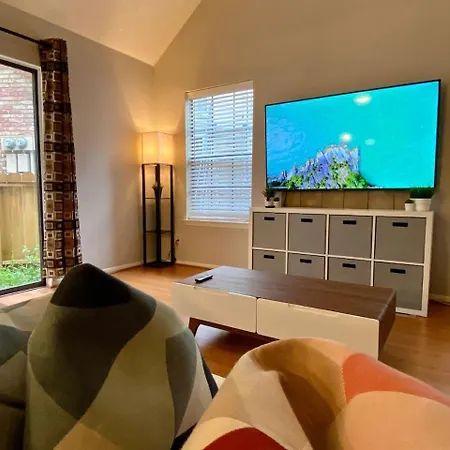 Villa Midcentury Modern Longterm, Med Center Pool Wd
